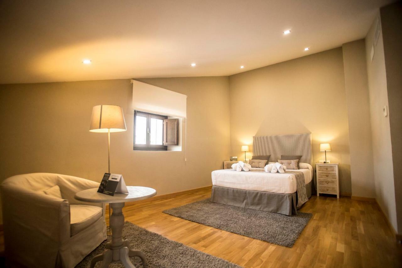 Md Casa Palacio Munoz Chaves Siglo XVIII Caces Exteriör bild